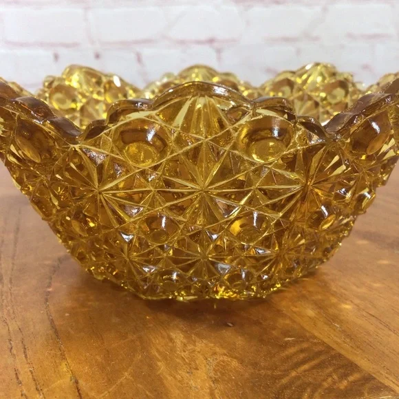 Vintage Daisy and Buttons Amber Glass Bowl - Picture 8 of 8